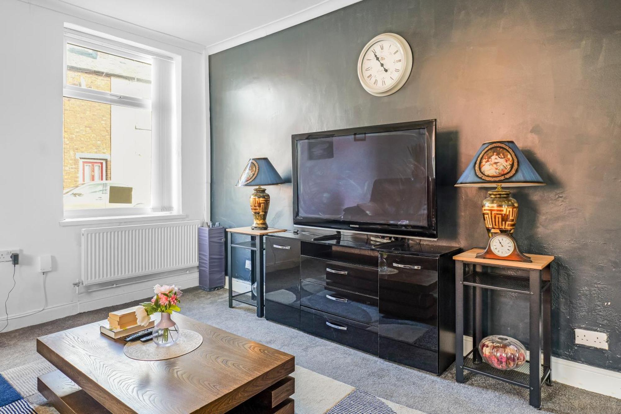Rochdale 3 Bedroom House 2 Bath With Free Parking Sleeps 7 Exterior foto