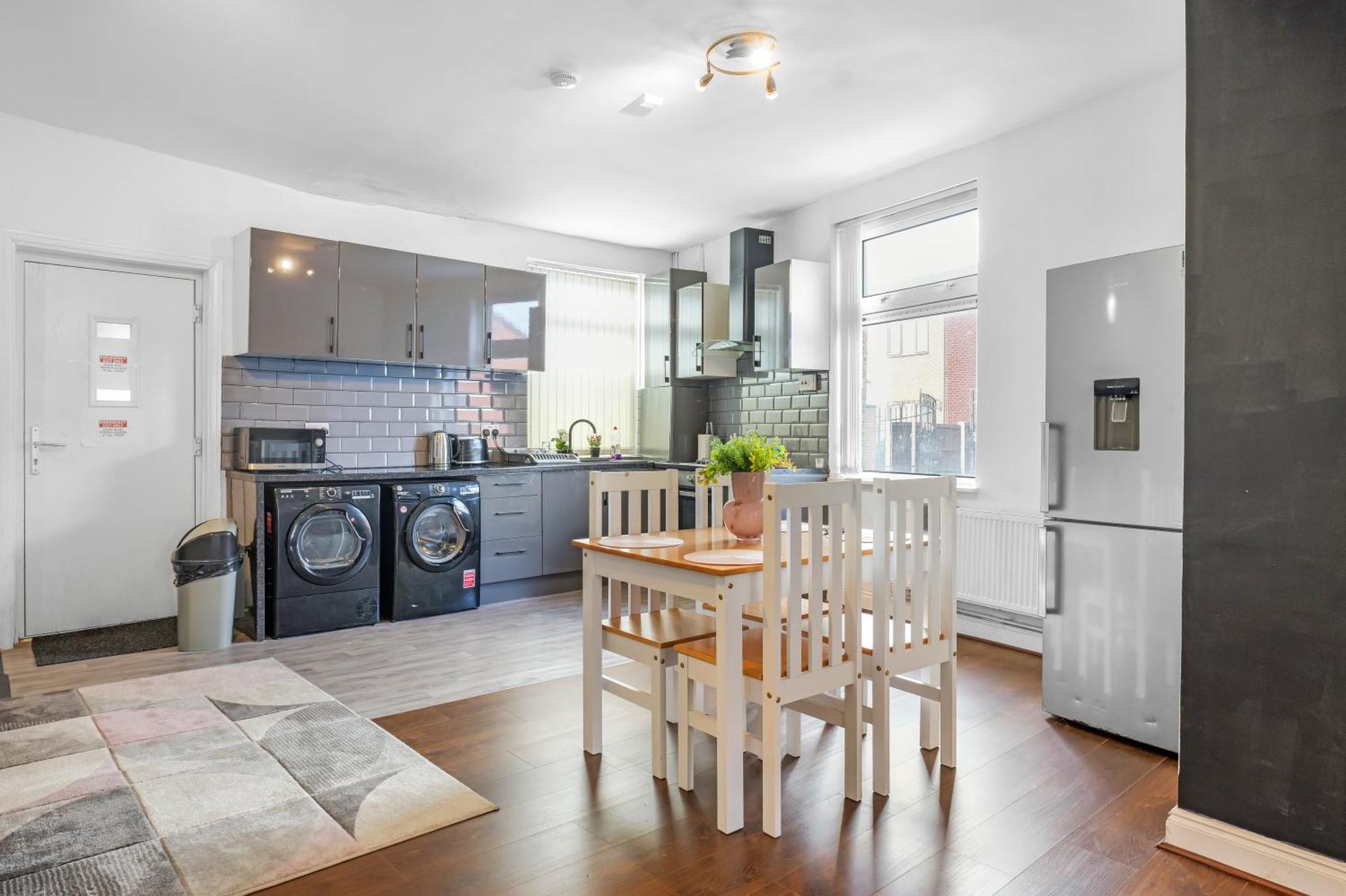 Rochdale 3 Bedroom House 2 Bath With Free Parking Sleeps 7 Exterior foto