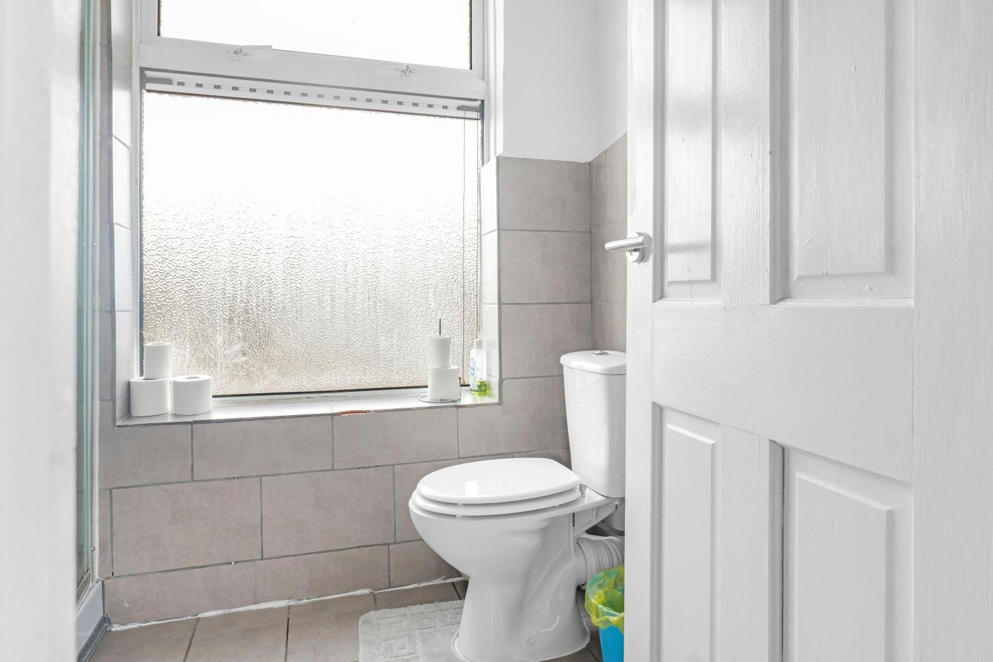 Rochdale 3 Bedroom House 2 Bath With Free Parking Sleeps 7 Exterior foto