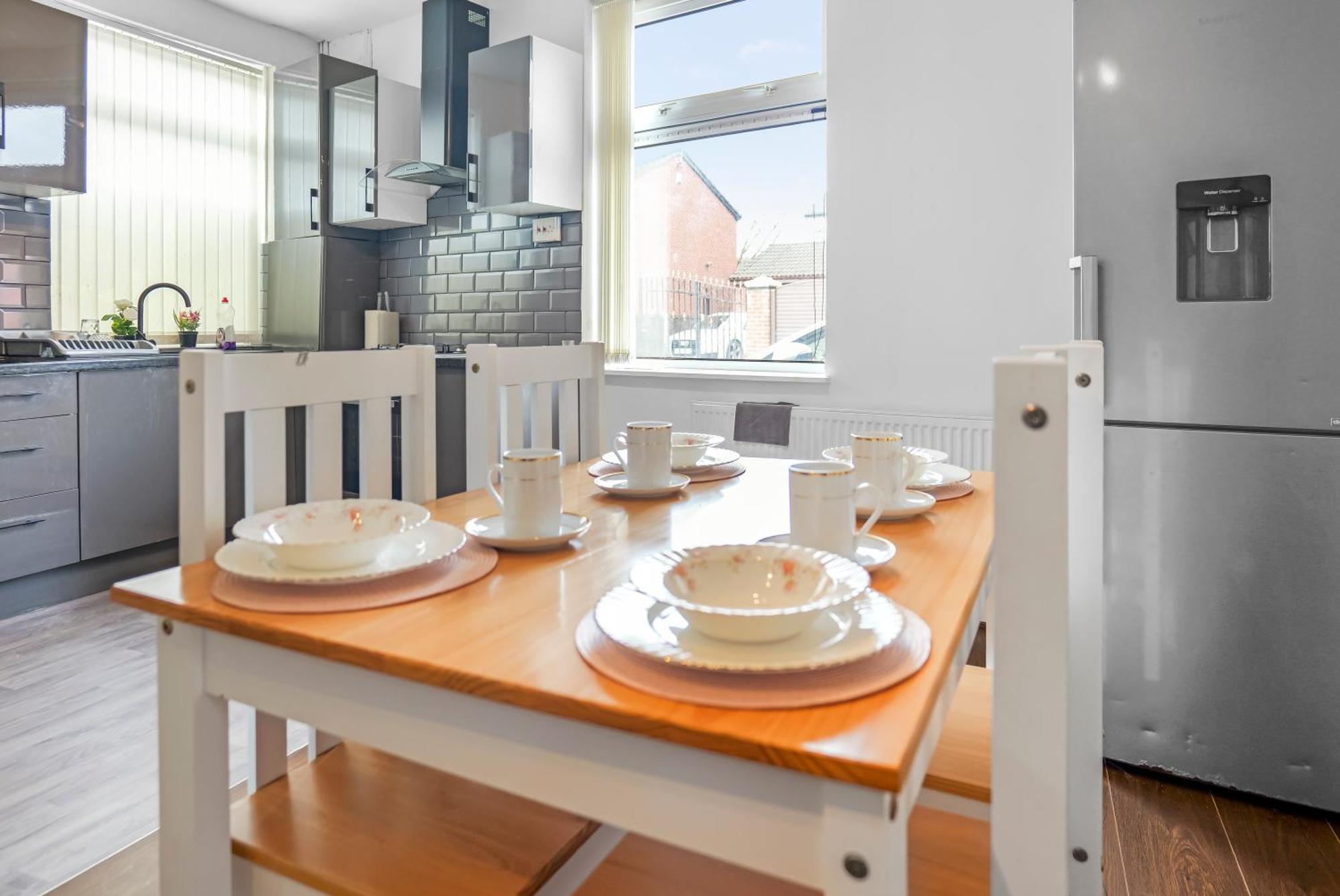Rochdale 3 Bedroom House 2 Bath With Free Parking Sleeps 7 Exterior foto